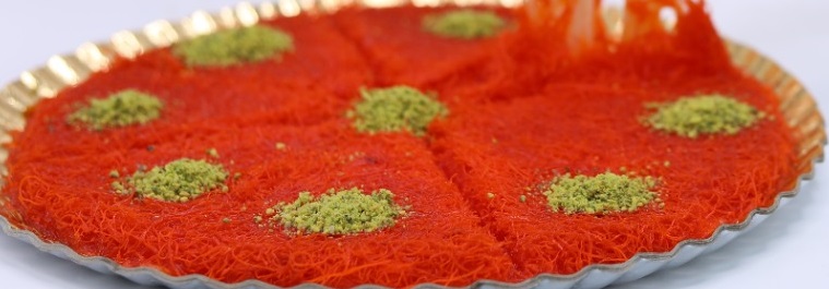 صحن كنافة حمرا بالجبنة كبير